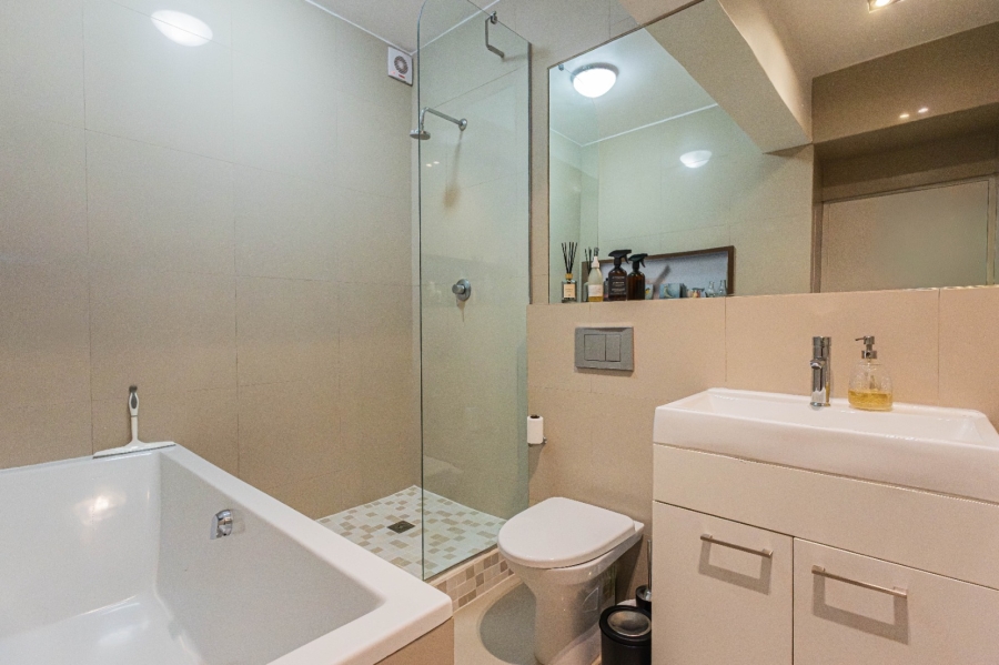 To Let 2 Bedroom Property for Rent in Sea Point Western Cape